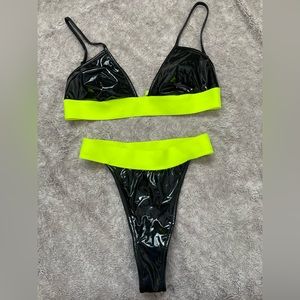 Fast lanes set from Iheartraves in a size medium.